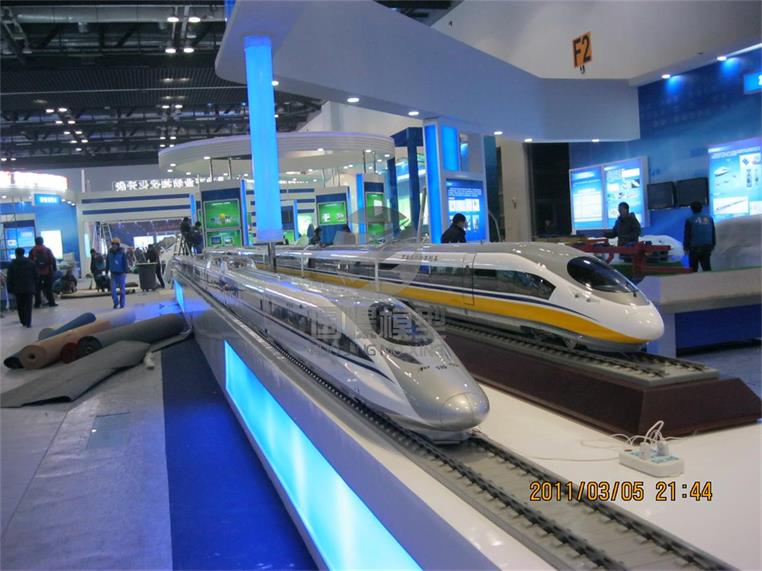 巴彦卓尔车展车模